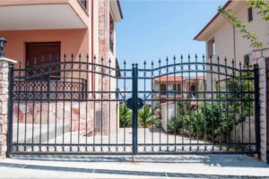 Best Type of Paint for Metal Gates, Railings, and Other Outdoor Furniture